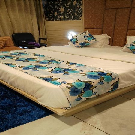 Hotel Lotus Villa Amhedabad Dış mekan fotoğraf