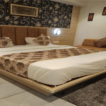 Hotel Lotus Villa Amhedabad Dış mekan fotoğraf
