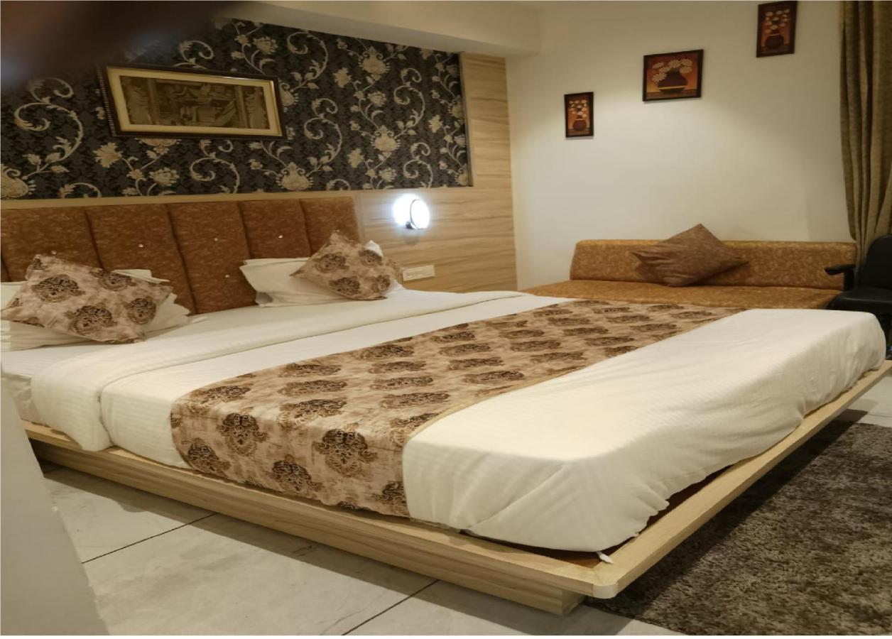 Hotel Lotus Villa Amhedabad Dış mekan fotoğraf