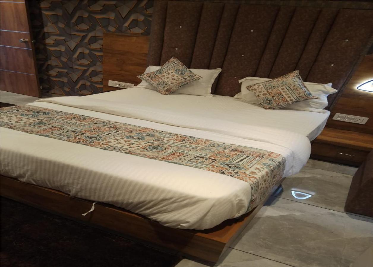 Hotel Lotus Villa Amhedabad Dış mekan fotoğraf