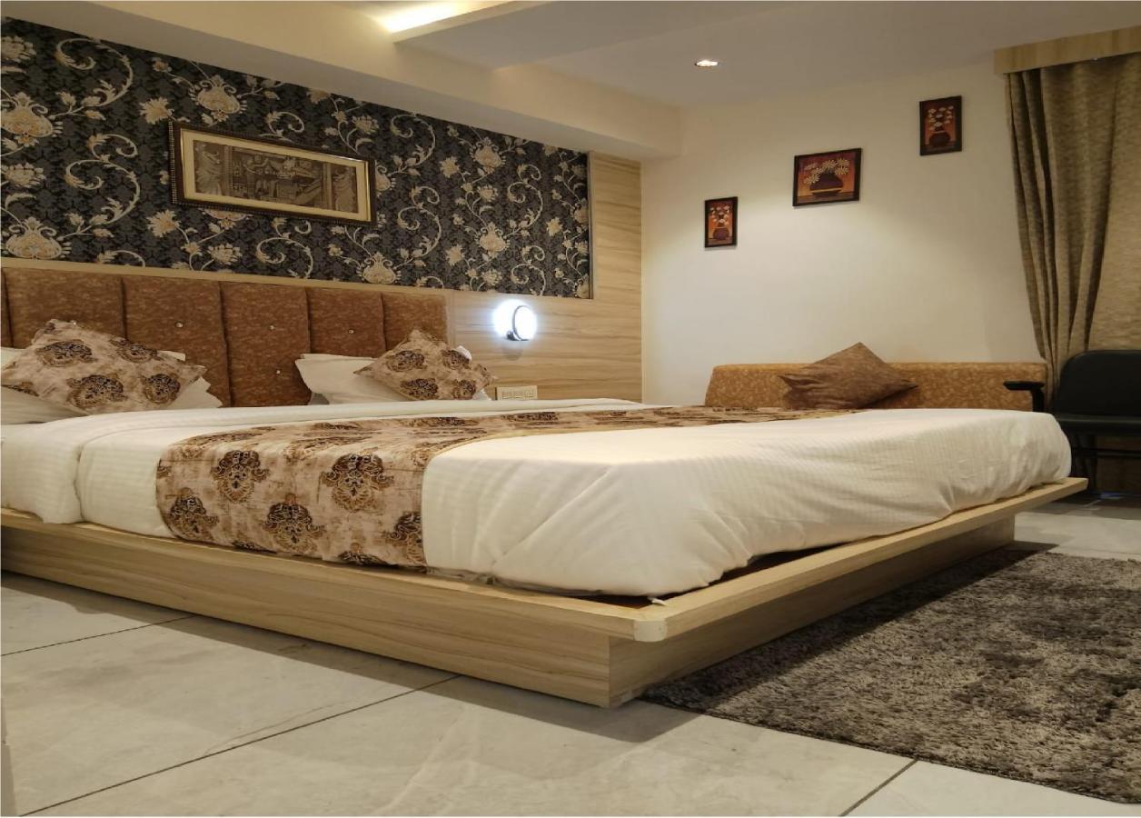 Hotel Lotus Villa Amhedabad Dış mekan fotoğraf