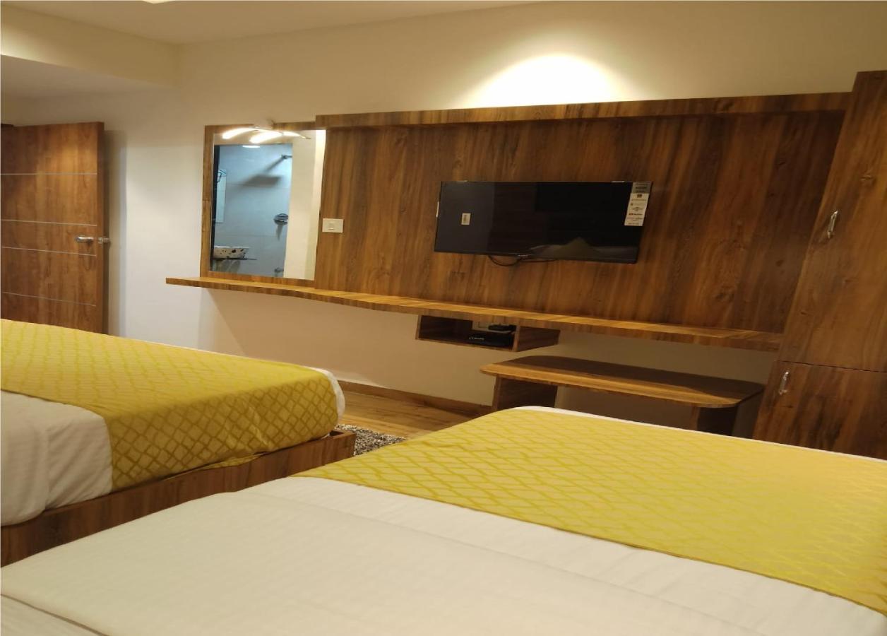 Hotel Lotus Villa Amhedabad Dış mekan fotoğraf